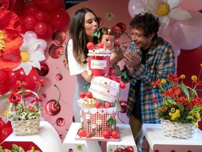 Valentino Rossi: his daughter Giulietta is one year old, the party at his  “strawberry-colored” ranch