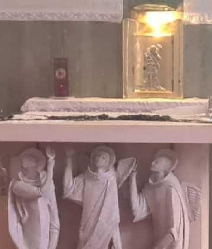 Vandal attempts robbery in church then sets fire to the cloth on the altar