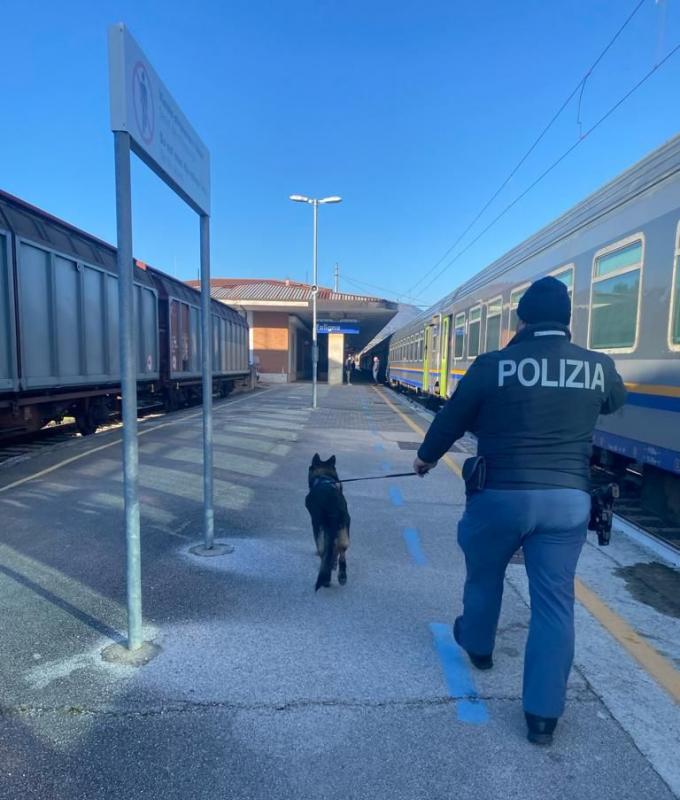 Polfer intensifies checks in the stations of Perugia and Foligno also with the help of dog trainers
