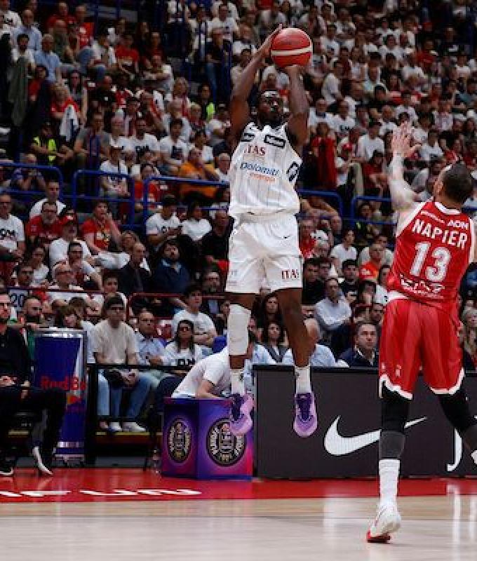 BM ON PLAYOFF LBA/ Quarter Finals, Game 1: Baldwin freezes the Forum 2 seconds from the siren, Trento defeats Milan 85-84 – by Valerio Laurenti