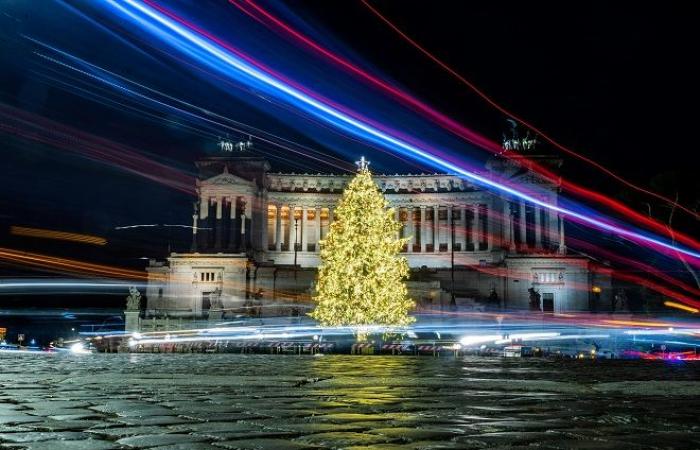 I turned on the tree in Piazza Venezia and the lights in Via del Corso
