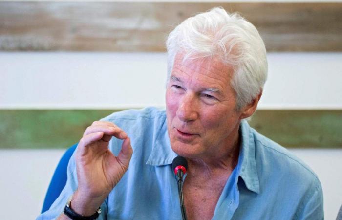 Richard Gere unrecognizable with very long hair and beard: the completely new look