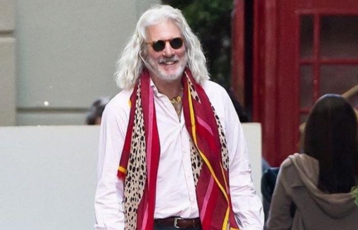 Richard Gere unrecognizable with very long hair and beard: the completely new look
