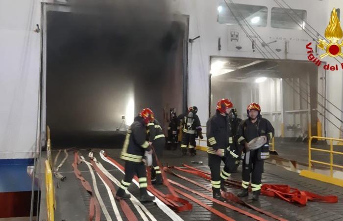 Fire broke out in the garage of the La Superba ferry in Palermo (VIDEO)