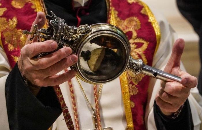 San Gennaro, the blood of the miracle of May 2023 melted
