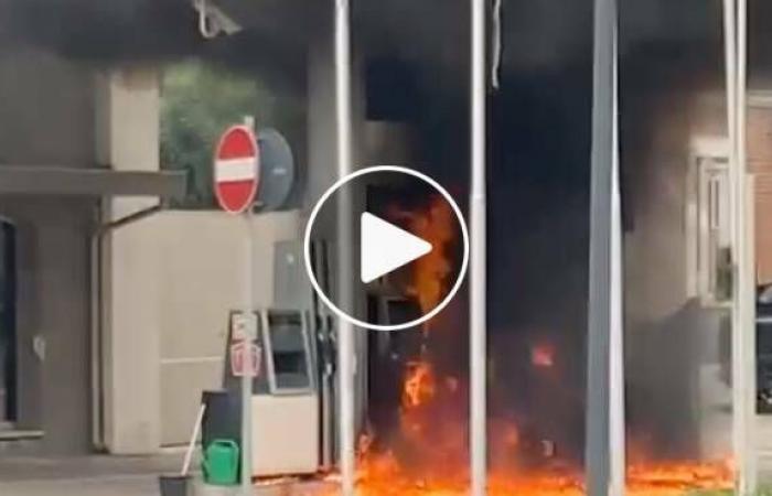 He sets fire to the petrol station. Fear in the square. Fallen at Work in Ravenna