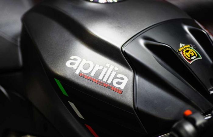 Do you love speed and have an A2 driving licence? Aprilia is serious with this model