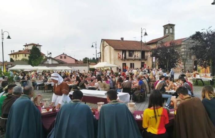 The medieval dinner and the investiture ceremony open the Besnate Minipalio