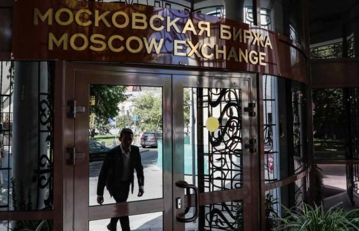 The Moscow Stock Exchange blocks trade in dollars and euros: reaction against sanctions