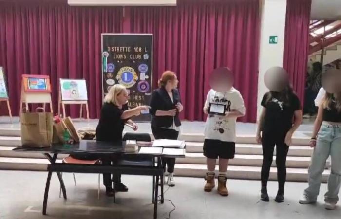 Velletri – The winning students of the “A Poster for Peace” competition of the Lions Club Velletri Host Colli Albani were awarded