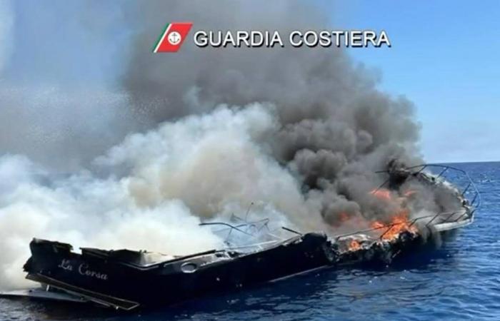 The yacht catches fire in the sea, Stefania Craxi and her husband saved by the Coast Guard
