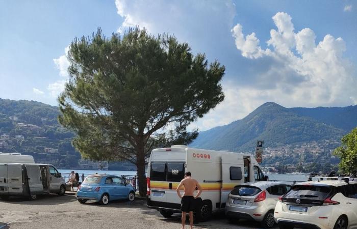 Tourist Como: the most beautiful panoramic point in the city among bikinis, prohibited dives and campers