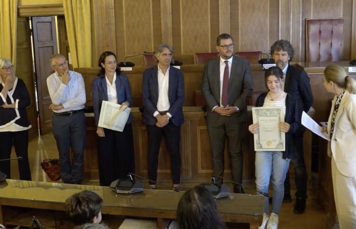 Doing good already as teenagers, the Municipality of Verona rewards three girls with Stefano Bertacco scholarships