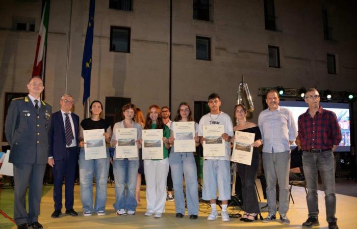 “Youth in accordance with the art”, the Guardia di Finanza of Lecce rewards Salento students