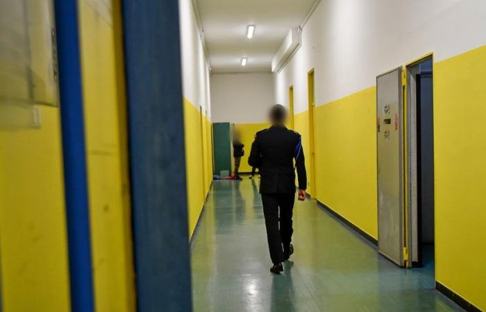 Two inmates have escaped from the Milan Beccaria juvenile prison. In April the scandal of mistreatment of prison officers