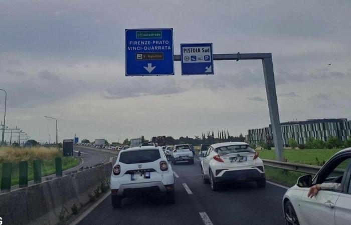 traffic blocked up to the A11. What happened Il Tirreno