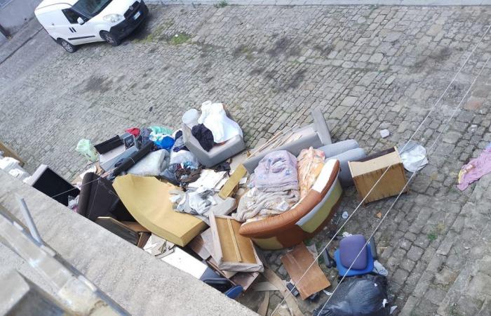 Ancona, illegal landfill in Corso Carlo Alberto for two months. A resident: «We are exasperated» – News Ancona-Osimo – CentroPagina