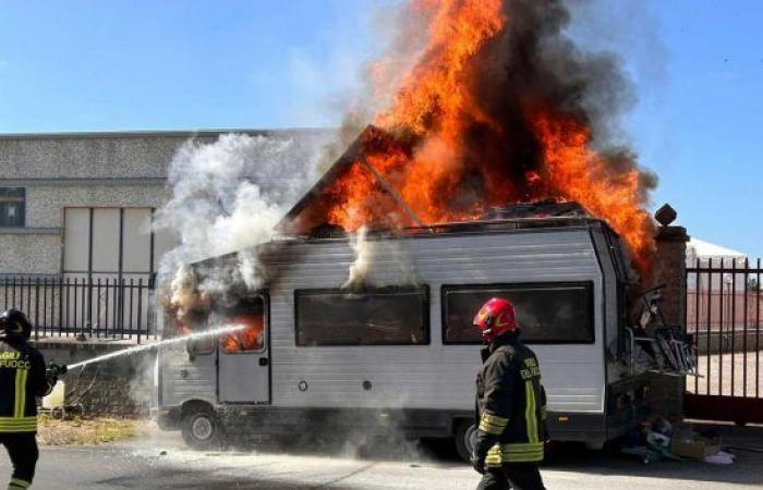 “At that moment I was waiting for the press, but it didn’t arrive and I set fire to the camper”
