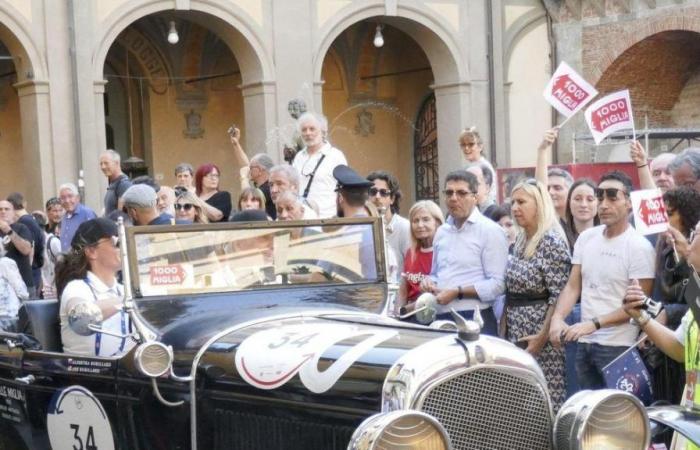 Mille Miglia emotion. Party in the center with historic cars. And the race is green