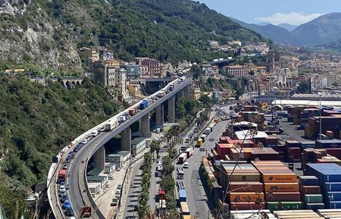 Salerno, Viaduct Gatto chaos: paralyzed traffic and hours of waiting in the sun