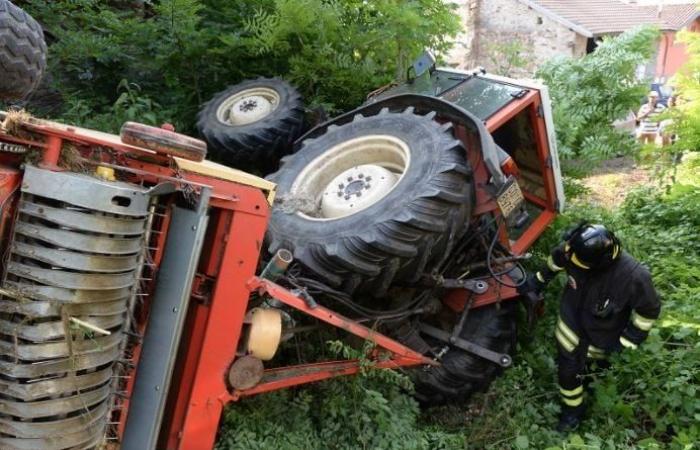 The tractor overturns and the dog runs to warn his wife to save him: 54-year-old farmer dead