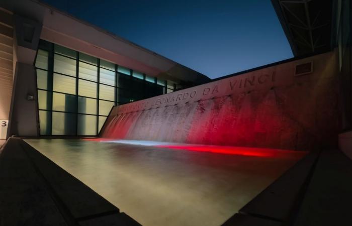 ADR lights up the Fiumicino fountain for the 160 years of the Italian Red Cross