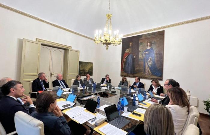 Regional Council at Palazzo d’Orleans: new directors general of health should be appointed