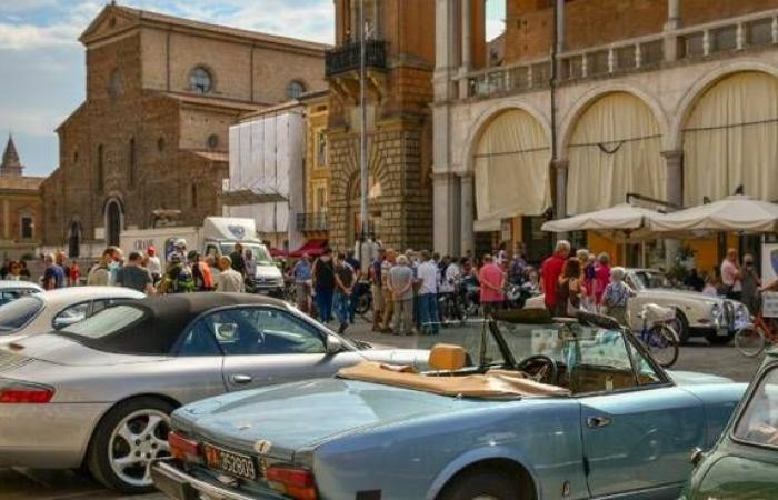 “Vallata del Senio” historic car rally in Piazza del Popolo in Faenza on Sunday 16 June