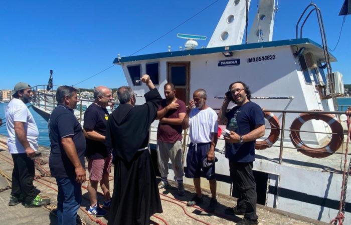 Towards the feast of Saint Anthony: the fishing boats of the Anzio flotilla are blessed by Father Paolo