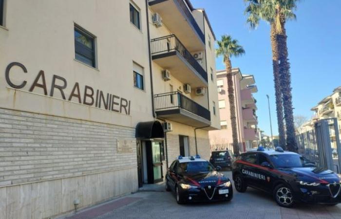 Rossano | «The broom on the balcony is bad luck, take it away!»: Francesco De Cicco “In patoscia” he threatened the neighbors and threw a marble ashtray at the carabinieri’s car – altrePagine