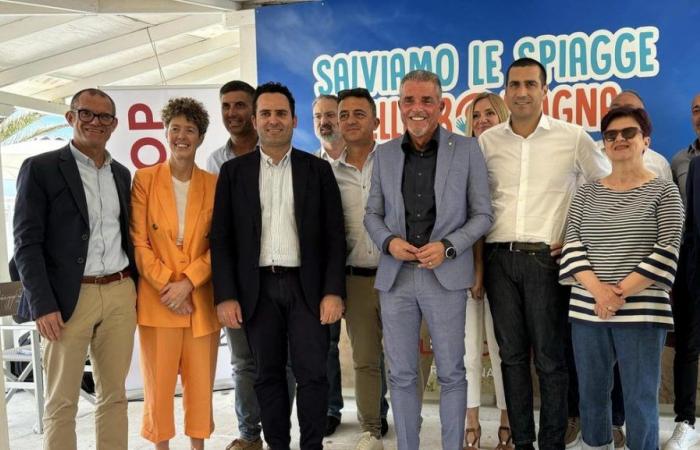 The collection of signatures to save the beaches of Romagna is underway