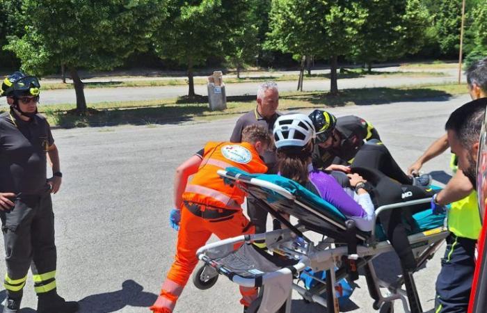 She was injured near the Fossaceca Gorges and was recovered by the firefighters