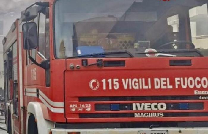 Palermo, apartment goes up in flames: piles of rubbish also on fire