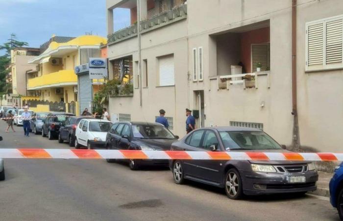 He stabs his mother to death after a fight at home, shock in Cagliari: a 27-year-old arrested