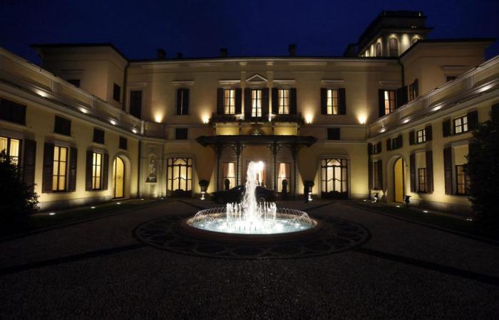 Management costs are too high, the budget is red: Berlusconi’s children are unable to sell the villa where their father saw Putin and (pretend) married Fascina