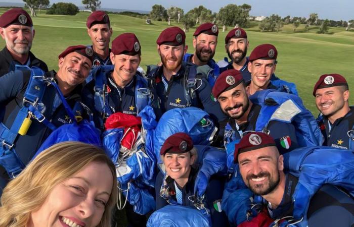 In front of the big names in the world. A man from Jesi directed the parachutists’ launch at the G7