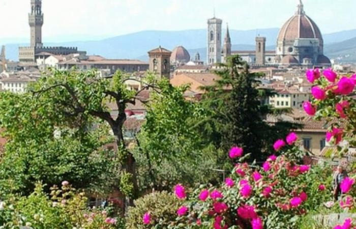 Florence, the Rose Garden becomes a literary salon for four evenings
