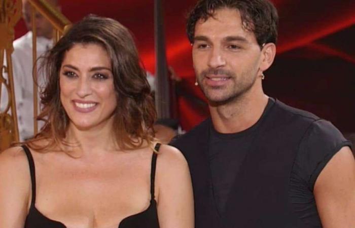 Elisa Isoardi red with embarrassment, Todaro admitted what really happened between them: “Behind the scenes we…”