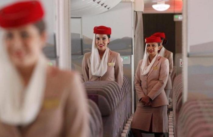 Emirates is looking for 5 thousand flight attendants worldwide. Salary of 2,500 euros net per month, 30 days of holidays and hyper-discounted travel