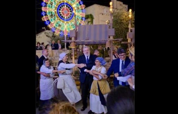 G7, the Puglia-themed party in Borgo Egnazia with panzerotti, pizzica and lights