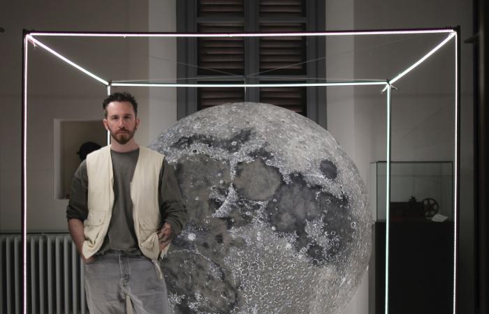 Luca Ballestra, the artist from Carpi who depicts the moon