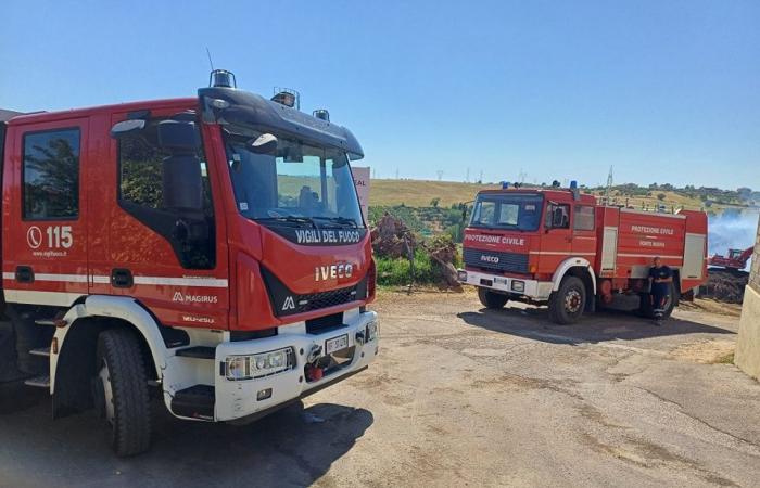 Fonte Nuova – Large fire at the nursery: volunteers and firefighters working day and night to put out the fire