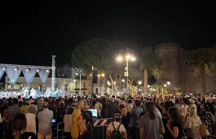 Catania, concert for the first day of the pedestrian area at the Ursino Castle