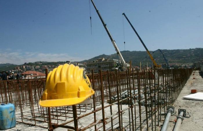 “A rule to avoid working on construction sites during the hottest hours”: Fillea’s new appeal to the government. And the ordinance arrives in Calabria