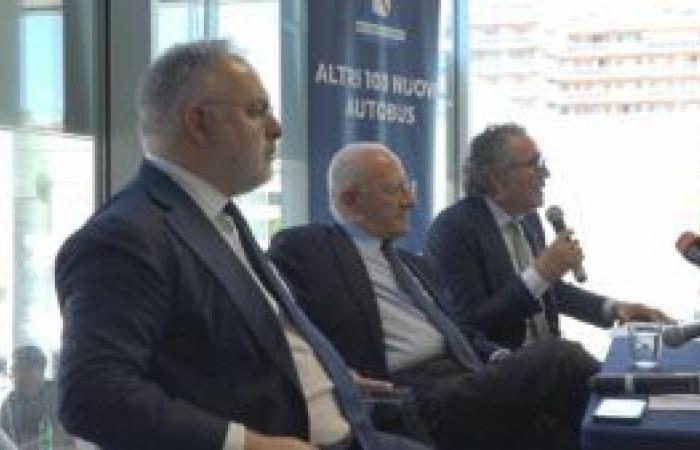 Avellino| De Luca at the Autostazione Air praises the investment in buses and attacks the Government on the IIA: we are not satisfied