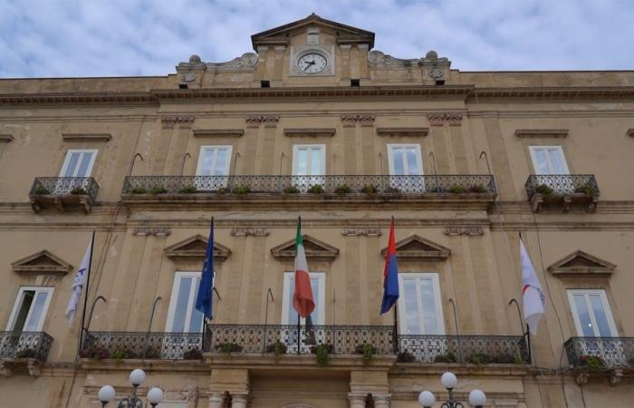 Taranto for peace. The council approves the ceasefire motion