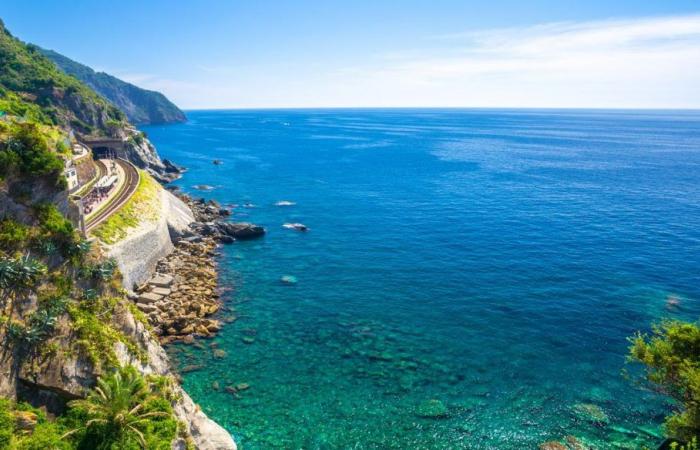 In Marche, Liguria and Tuscany you arrive at the beach by train + bus