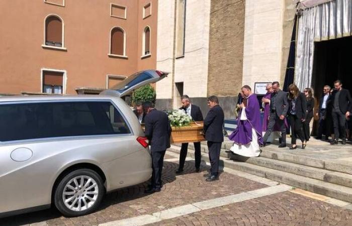 Emotion at the funeral of “Ginetto”, the historic newsagent of Legnano