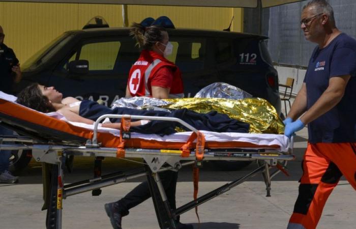 Migrants, double tragedy off the coast of Calabria and Sicily: over 70 dead or missing