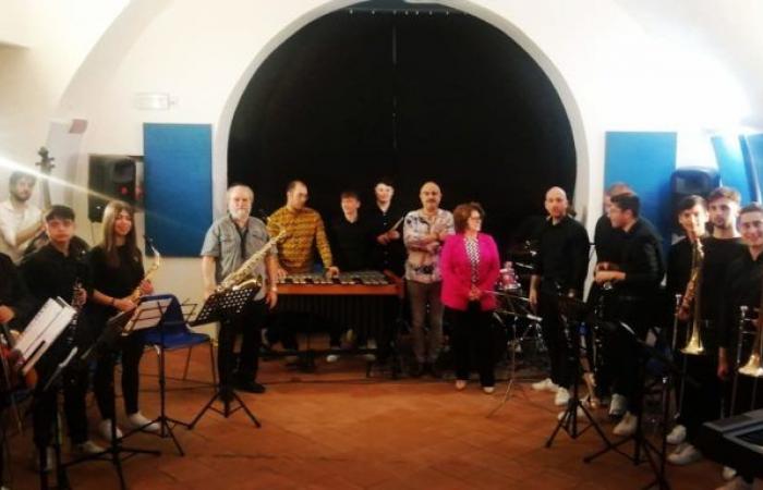 Lamezia Terme: Jazz at the Cloister of San Domenico: a success for the concert of the Cinquefrondi Ensemble